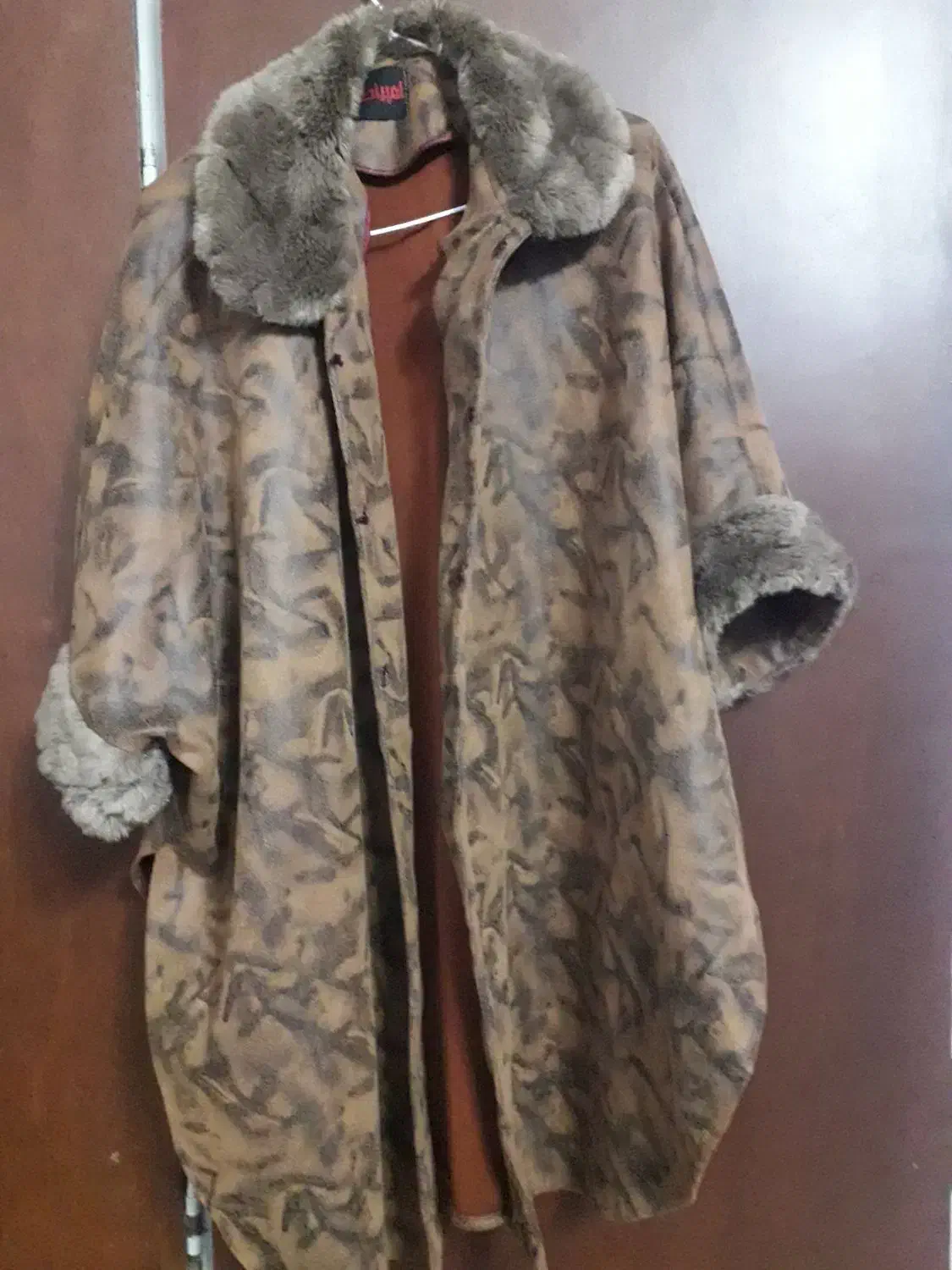 لباس|لباس|سبزوار, ولیعصر (نجار آباد)|دیوار