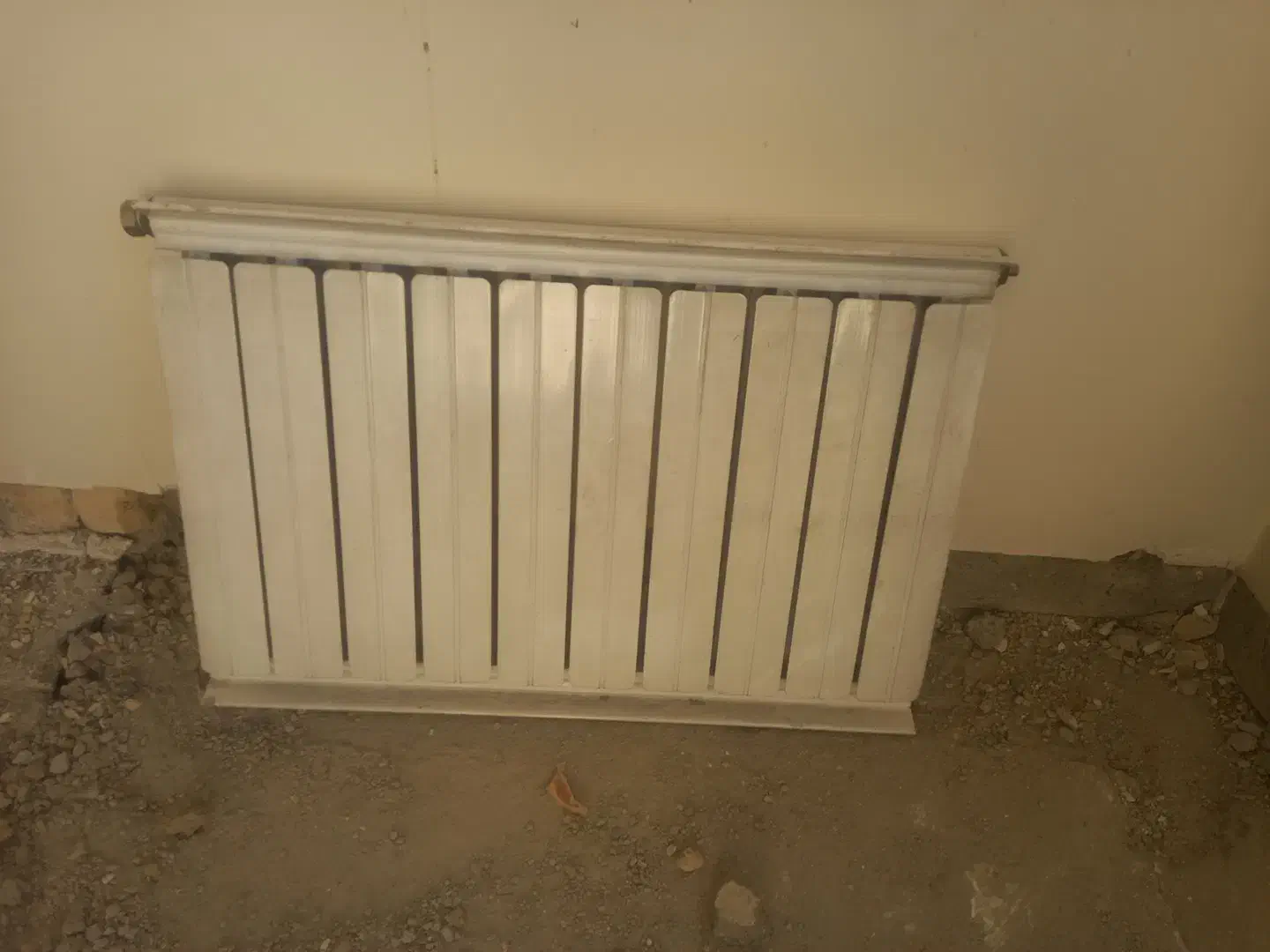 رادیاتور و سنگ و آجر و درب کمد دیواری.|آبگرمکن، پکیج، شوفاژ|تهران, علم و صنعت|دیوار