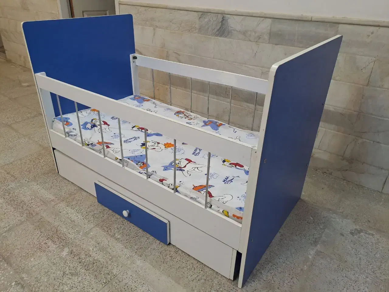 تخت کودک تمیز و سالم|تخت و سرویس خواب|قم, انسجام|دیوار