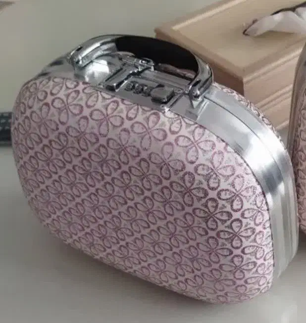 جالوازم آرایش|کیف، کفش، کمربند|پاکدشت, پاکدشت (مامازند)|دیوار