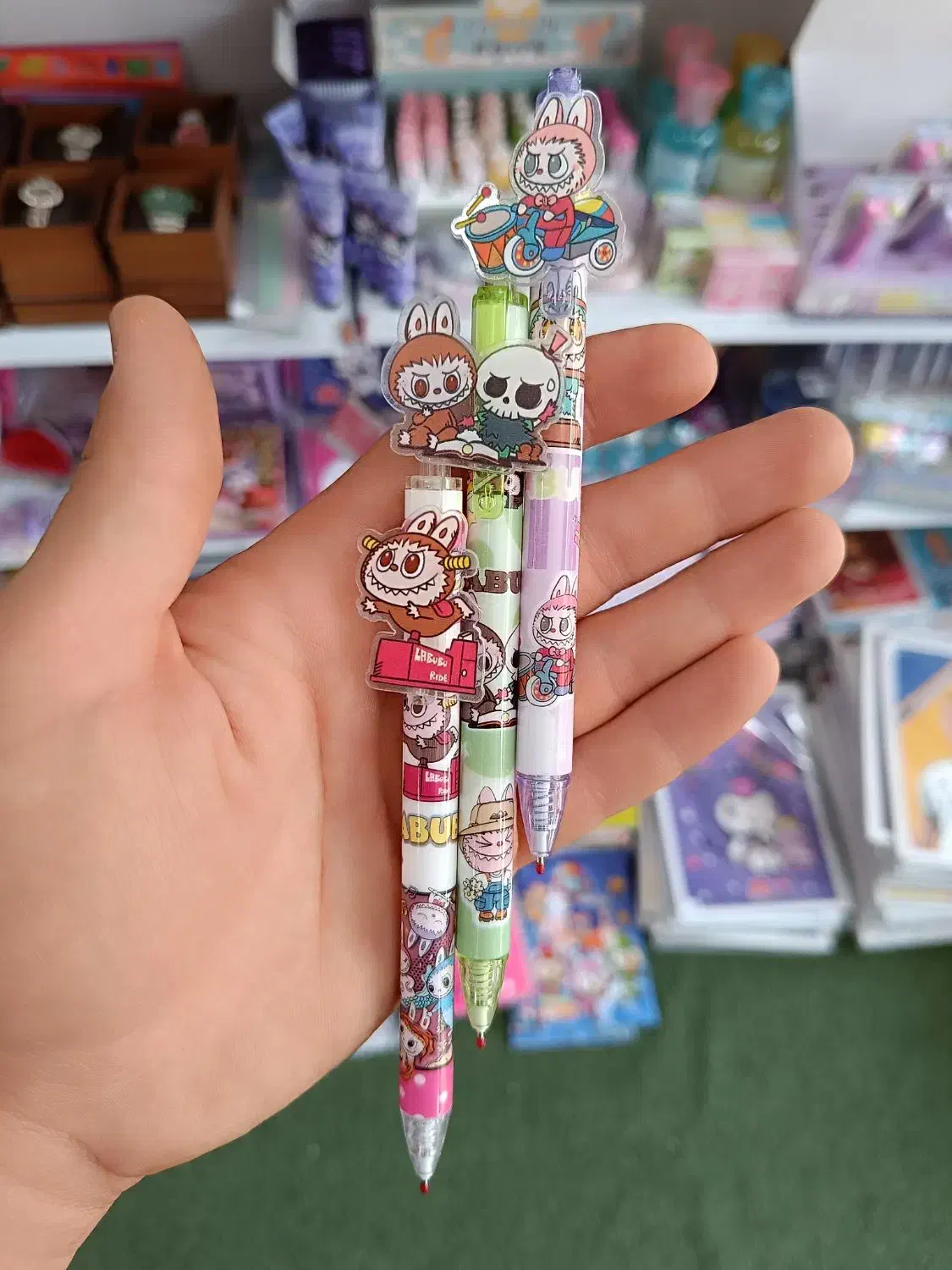 لوازم تحریر / خودکار فشاری طرح لبوبو|لوازم التحریر|قم, نخودی|دیوار