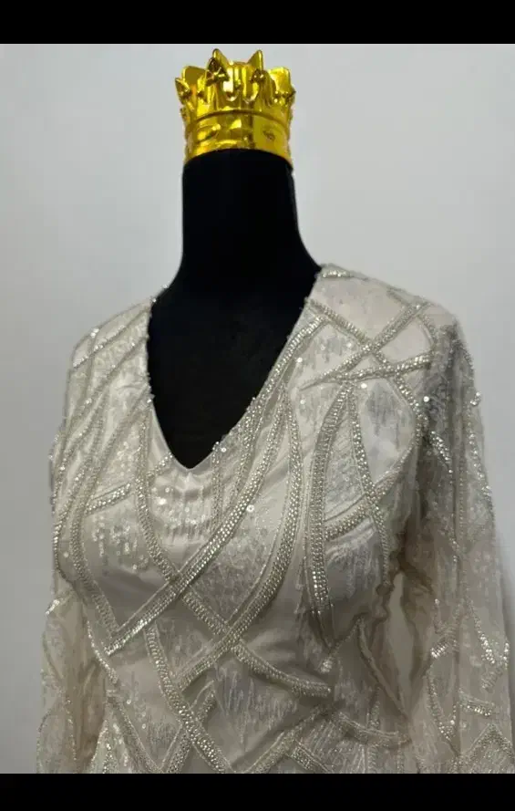 پیراهن مجلسی|لباس|پیشوا, |دیوار