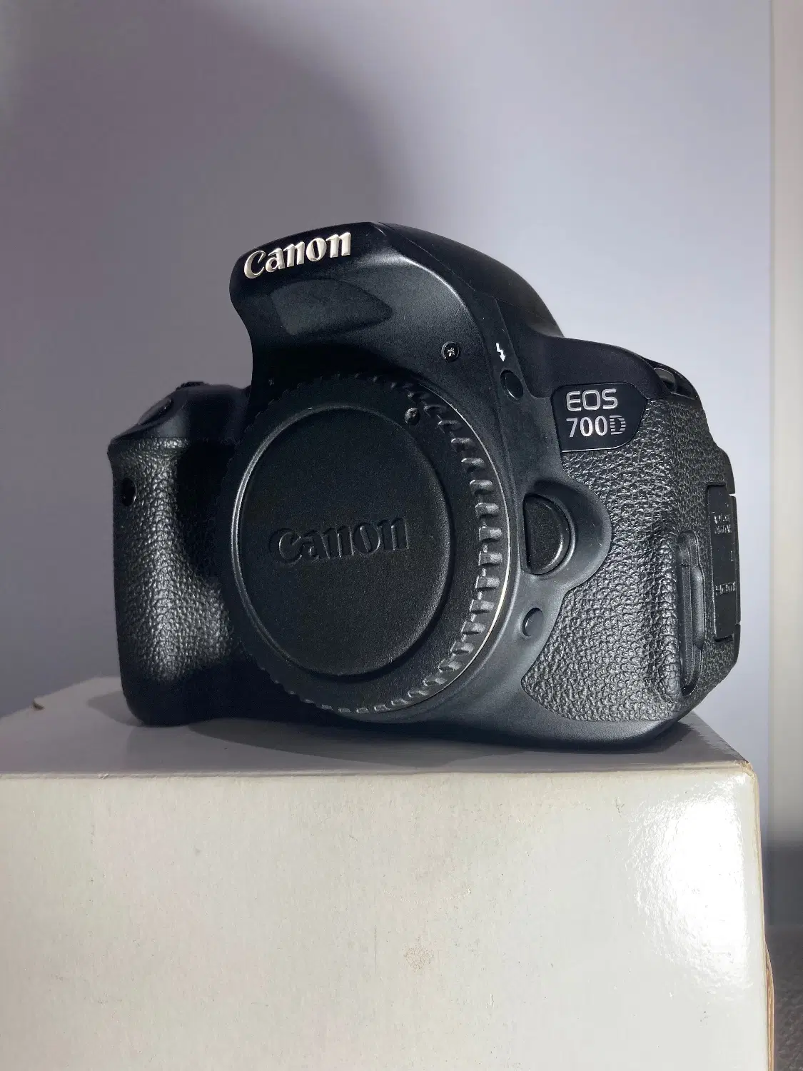 DSLR 700D|دوربین عکاسی و فیلم‌برداری|رشت, فرودگاه سردار جنگل رشت|دیوار