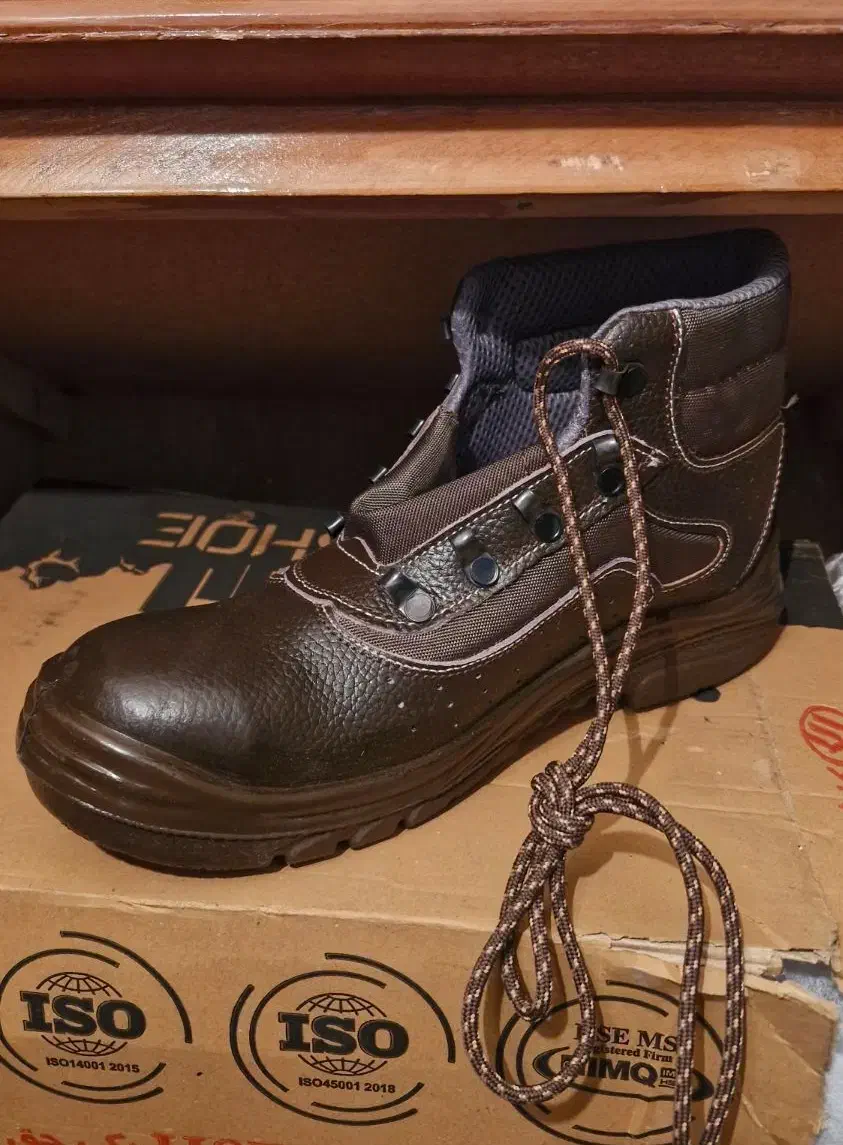 کفش چرم ایمنی|کیف، کفش، کمربند|شاهین‌شهر, حافظ جنوبی|دیوار