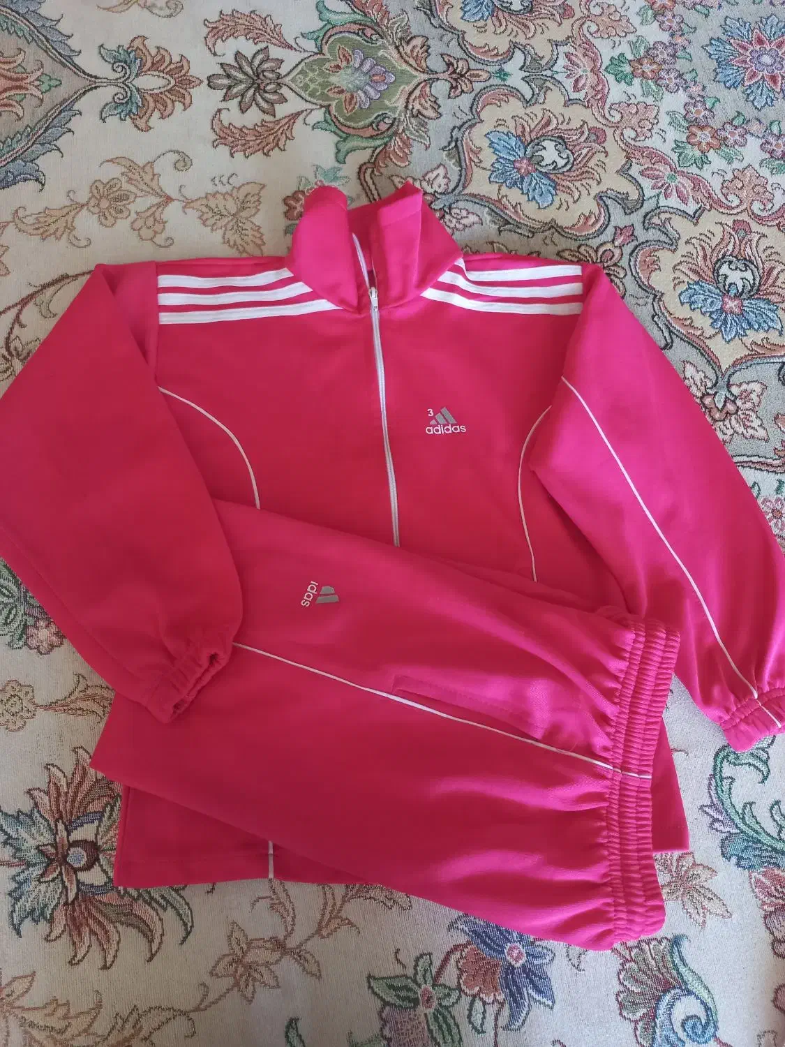 لباس ورزشی دخترانه آدیداس جنس و کیفیت بسیار عالی.|لباس|اصفهان, آفاران|دیوار