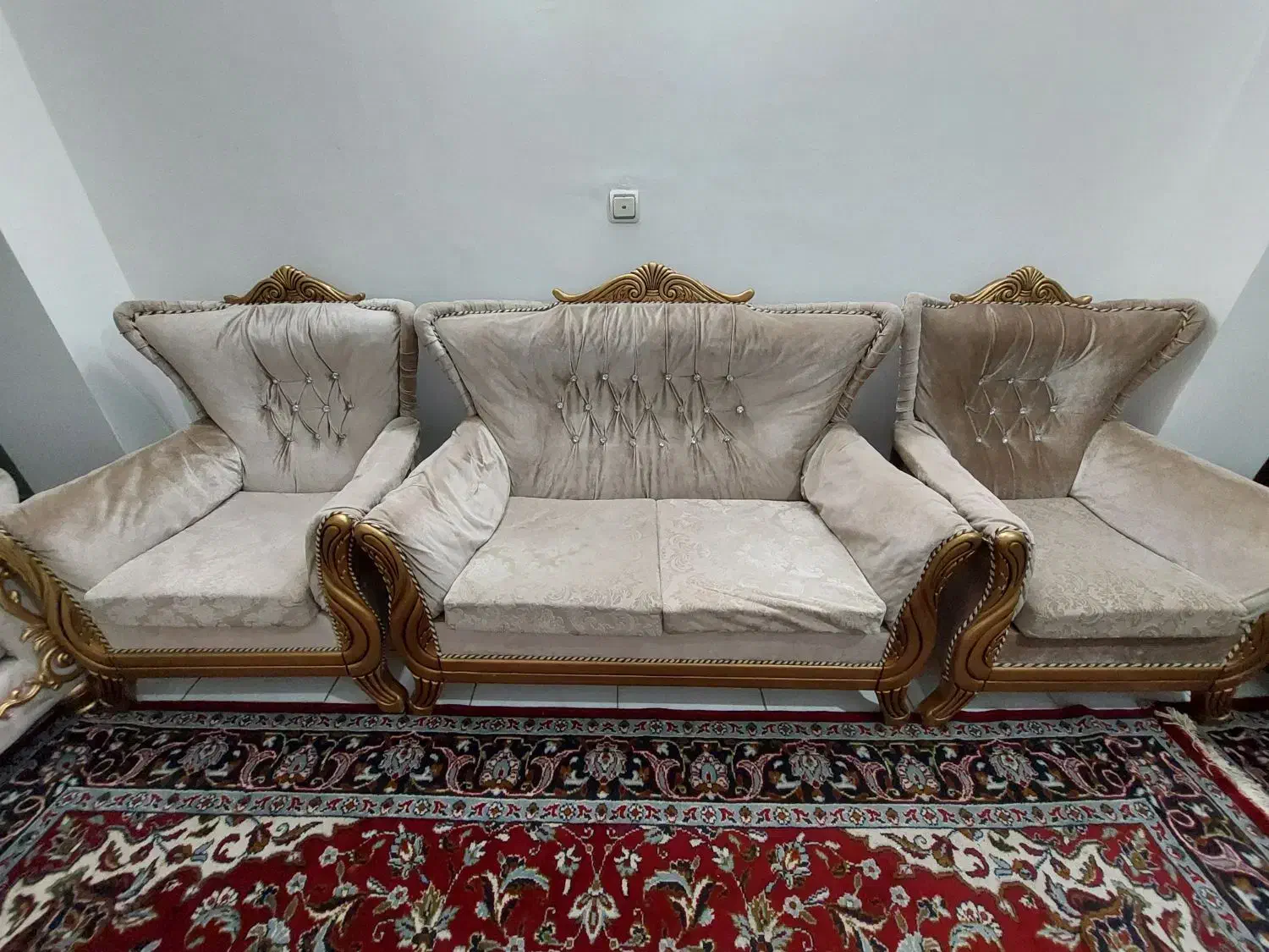 مبل رایگان|مبلمان خانگی و میز عسلی|اندیشه, اندیشه فاز ۱|دیوار