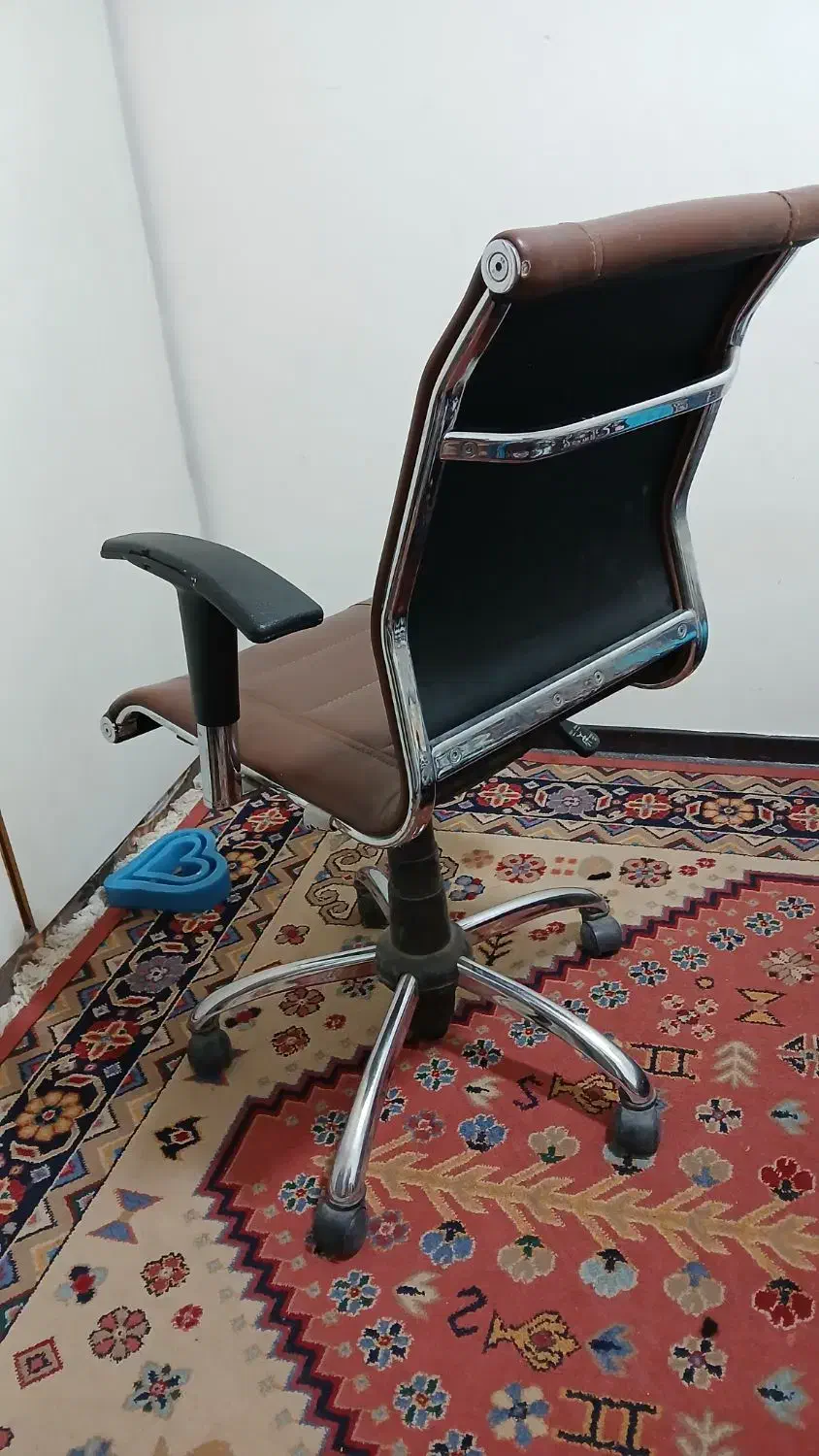 صندلی چرخدار مدیریتی|مبلمان اداری|هشتگرد, شهرک آپادانا|دیوار