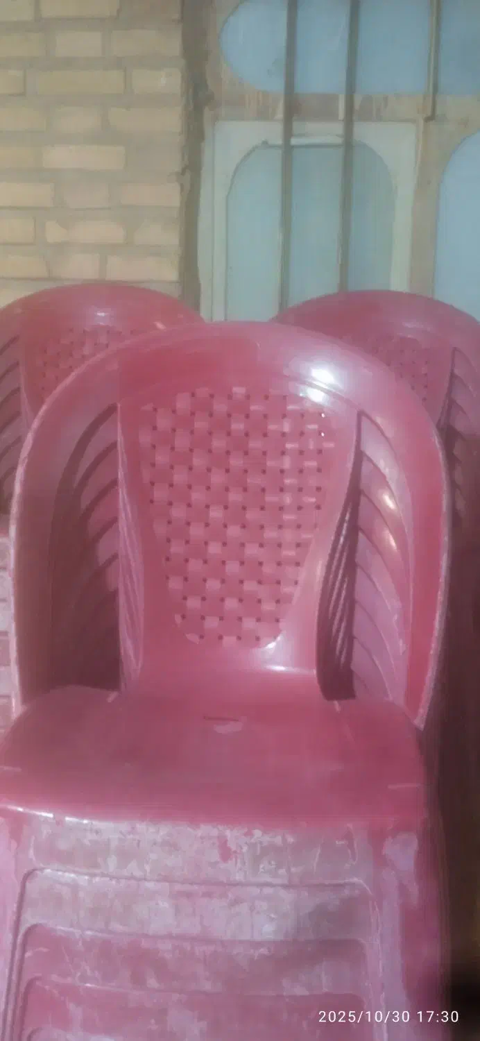 صندلی پلاستیکی کارکرده|صندلی و نیمکت|دهدشت, |دیوار