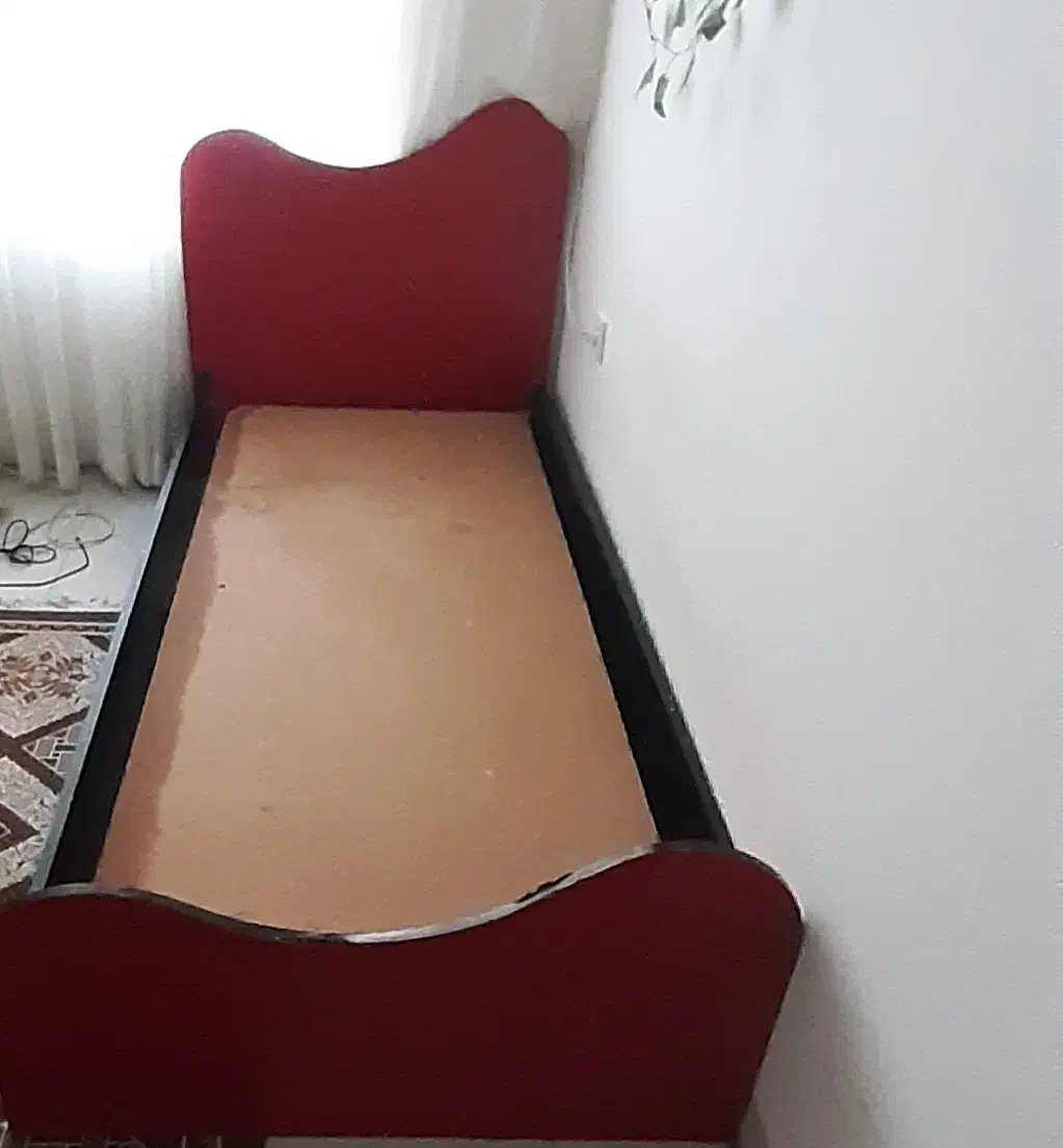 کمد ۳ تیکه و تخت کودک و نوجوان تمیز در حد نو|تخت و سرویس خواب|جهرم, |دیوار