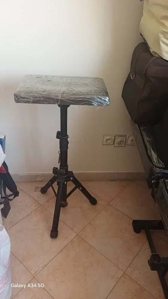 تخت تاشو تتو|آرایشگاه و سالن‌های زیبایی|تهران, نیروی دریایی|دیوار