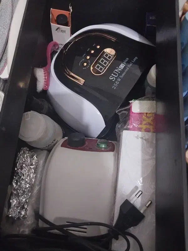 لوازم کاشت ناخن|آرایشگاه و سالن‌های زیبایی|اردبیل, |دیوار