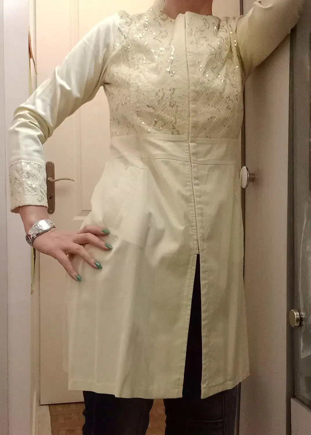 مانتو|لباس|مشهد, دانشجو|دیوار