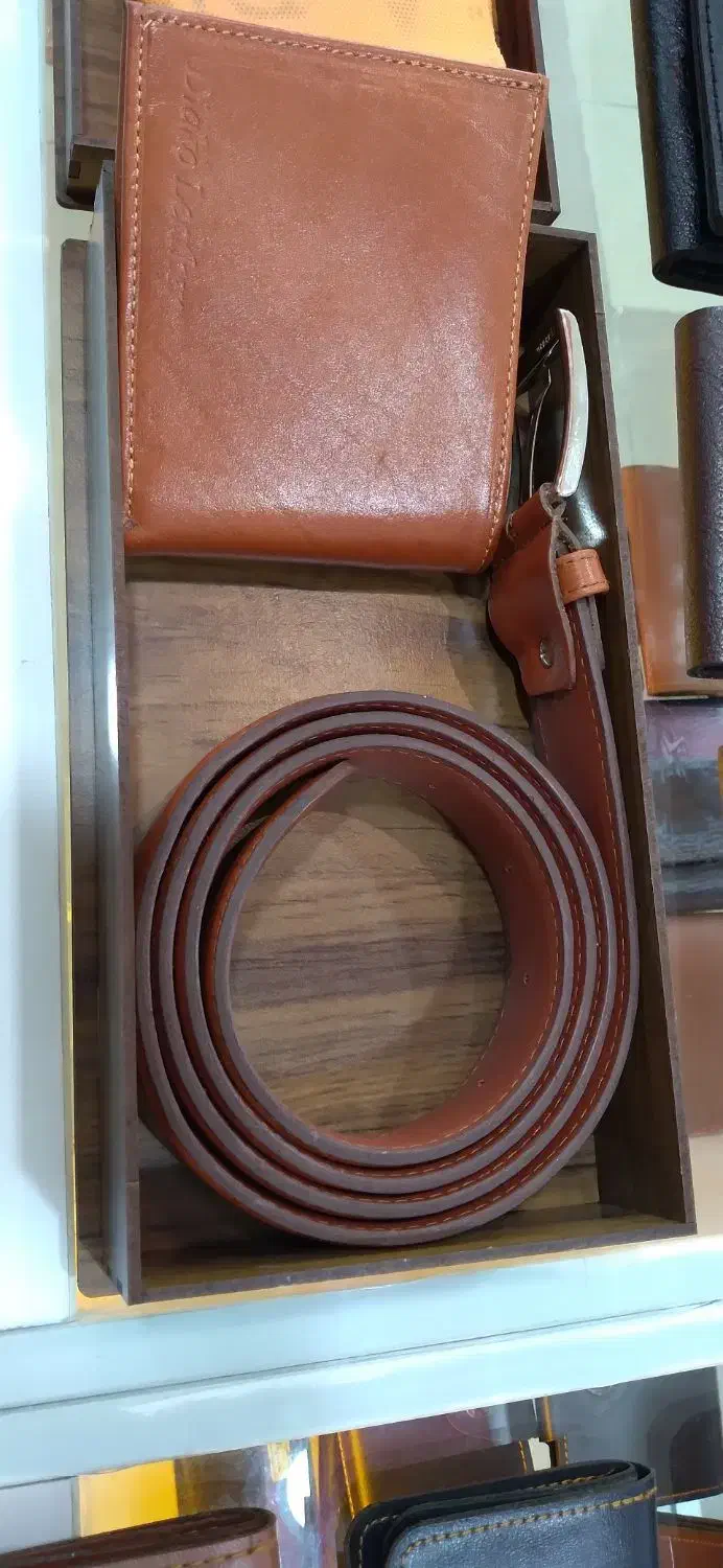 کمربند و کیف پول چرم اصل همراه جعبه چوبی|کیف، کفش، کمربند|بندر ماهشهر, |دیوار