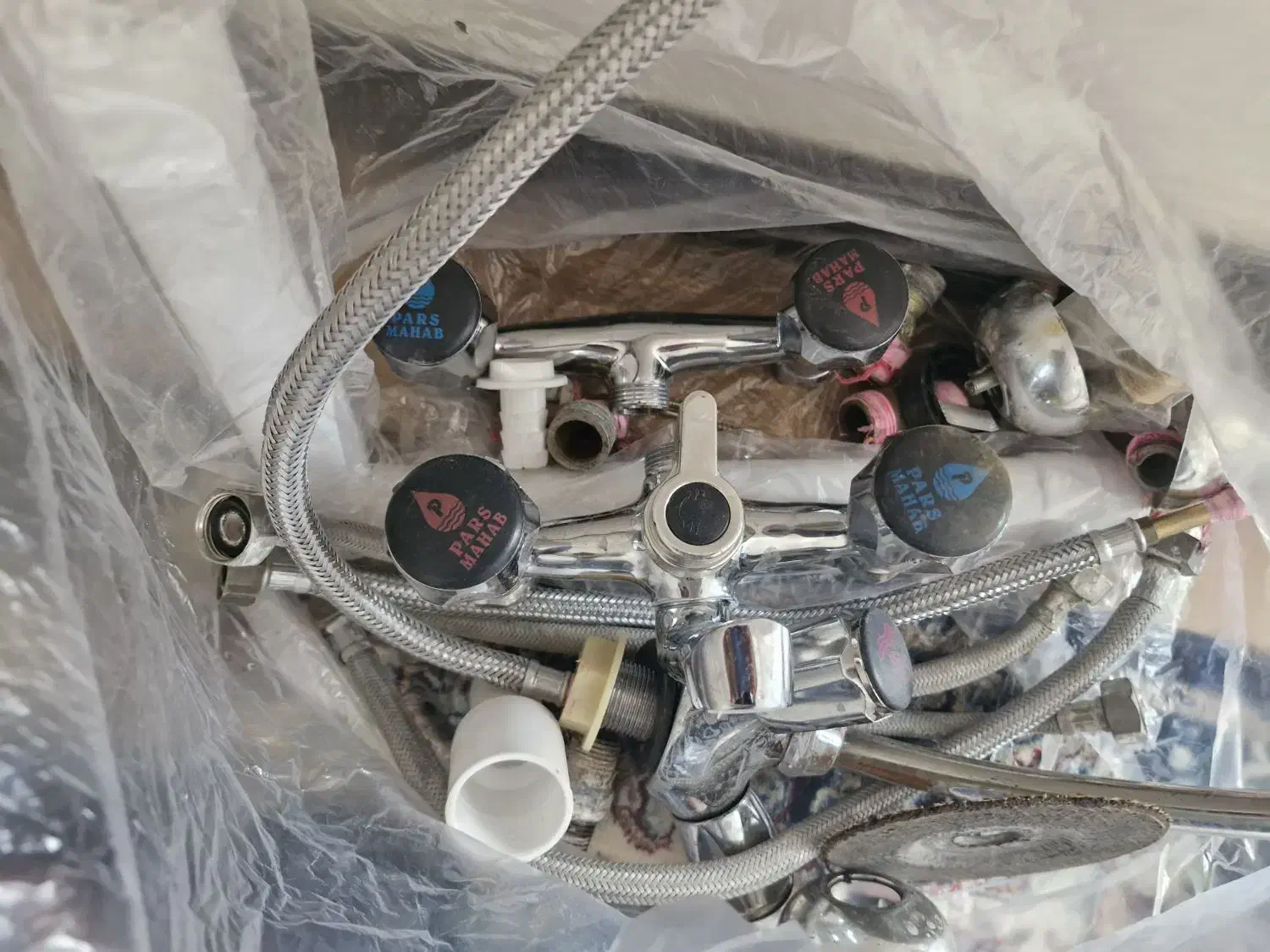 پک‌کامل شیر الات و روشویی|لوازم سرویس بهداشتی|فسا, |دیوار