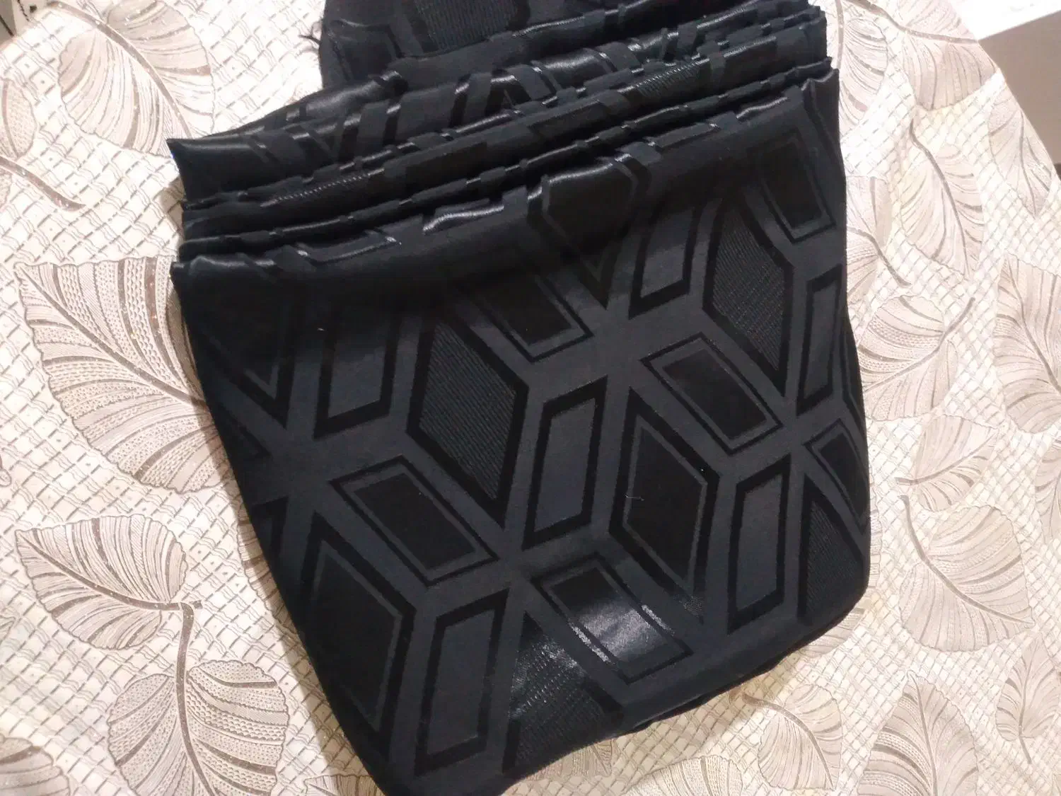 چادر مشکی در حد نو توافقی|لباس|گلبهار, شهر جدید گلبهار|دیوار