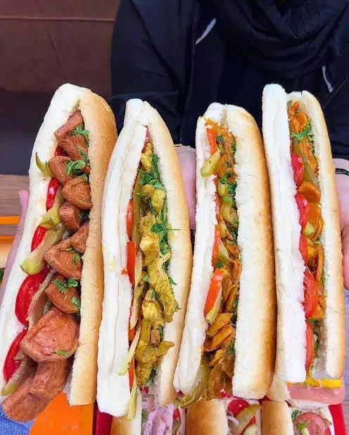 همکار آقا جهت کار در دکه ساندویچی نیازمندیم|استخدام خدمات فروشگاه و رستوران|سنقر, |دیوار