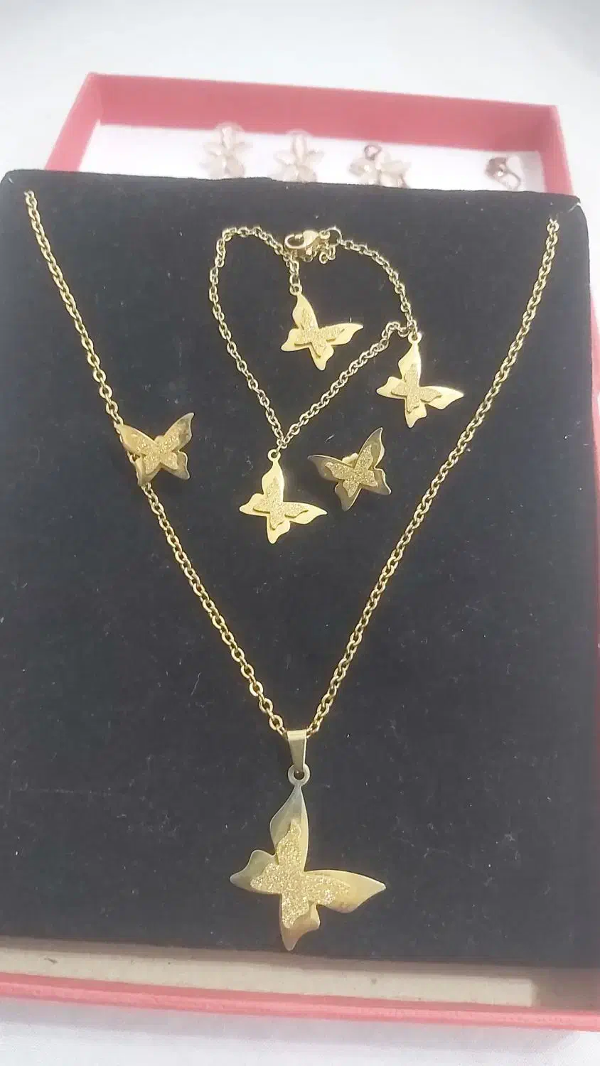 ست گردنبند وگوشواره زیباوخاص پسند قیمت مناسب|بدلیجات|فریدونکنار, |دیوار