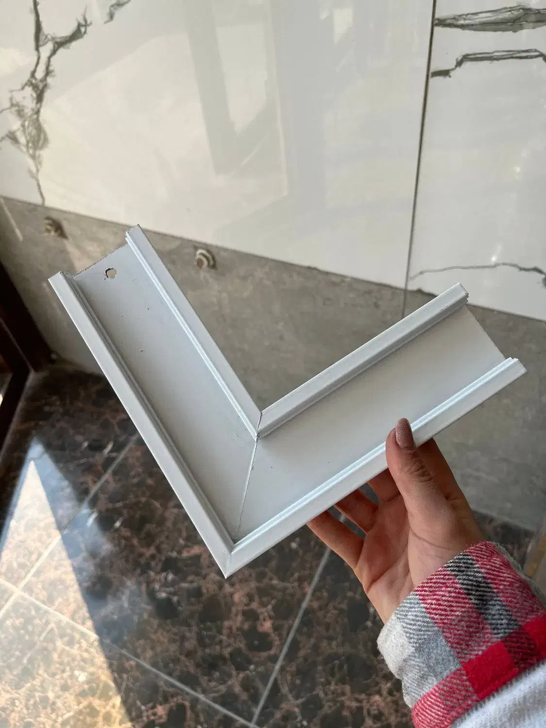 زاویه های ۹۰ درجه لاینر چراغ|لامپ و چراغ|رباطکریم, نصیرشهر|دیوار