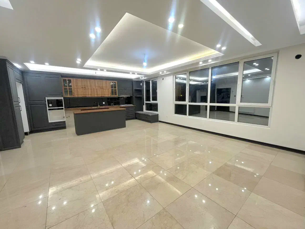 ۱۳۰متر۳خواب/فول‌امکانات کلیدنخورده/هوشیار/۳نبش نور