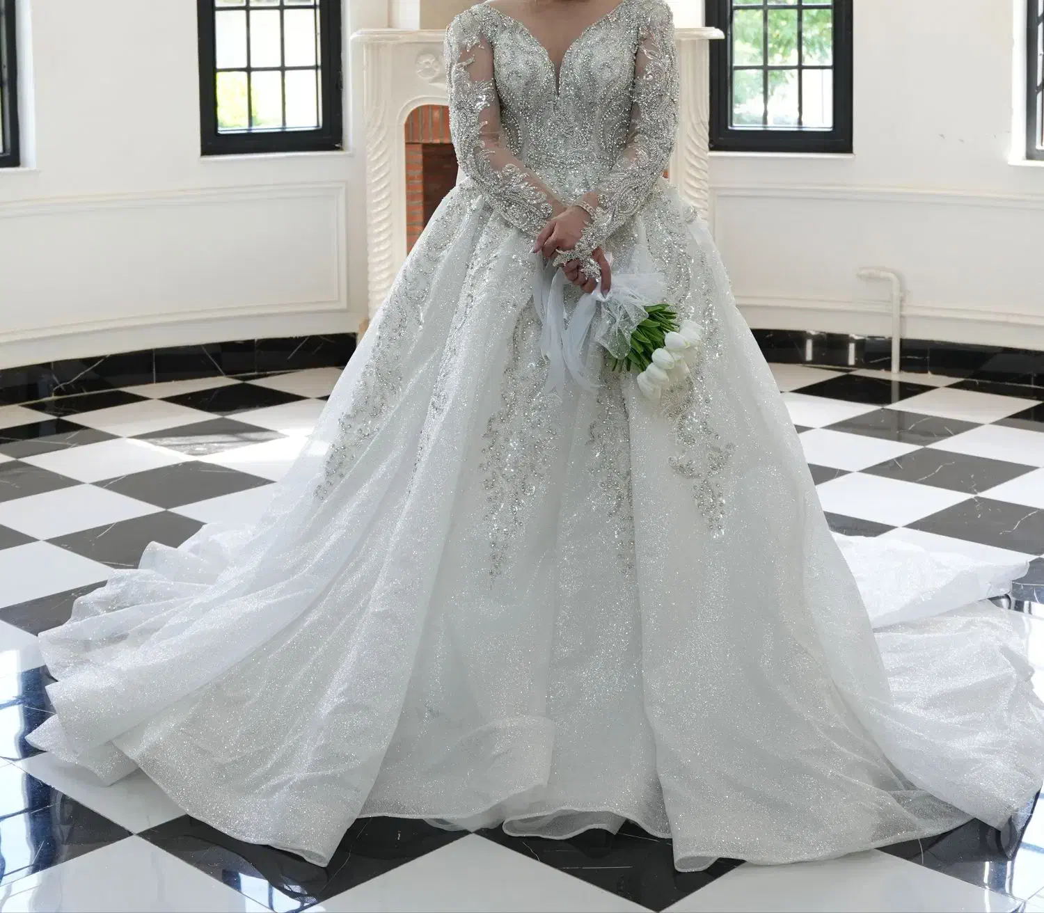 لباس عروس|لباس|مشکین‌دشت, |دیوار