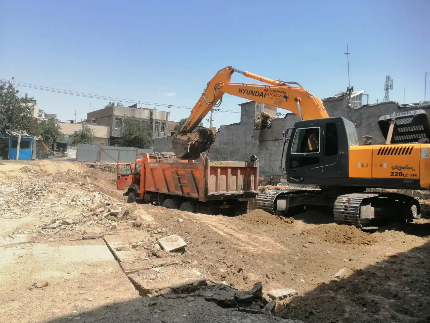 خاکبرداری. تخریب. گود برداری. حفر کانال|خدمات حمل و نقل|مشهد, شاهد (شهرک غرب)|دیوار