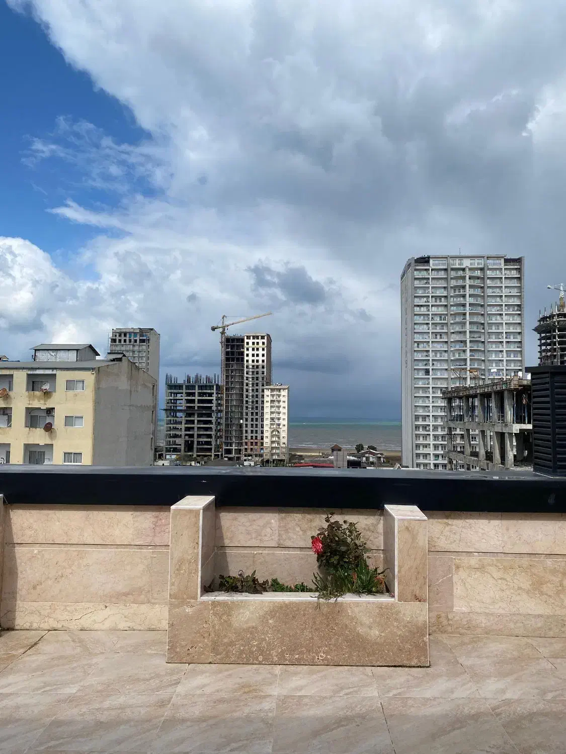 آپارتمان ۱۲۳ متری/ ساحلی/ خط دریا|اجارهٔ آپارتمان|سرخرود, |دیوار