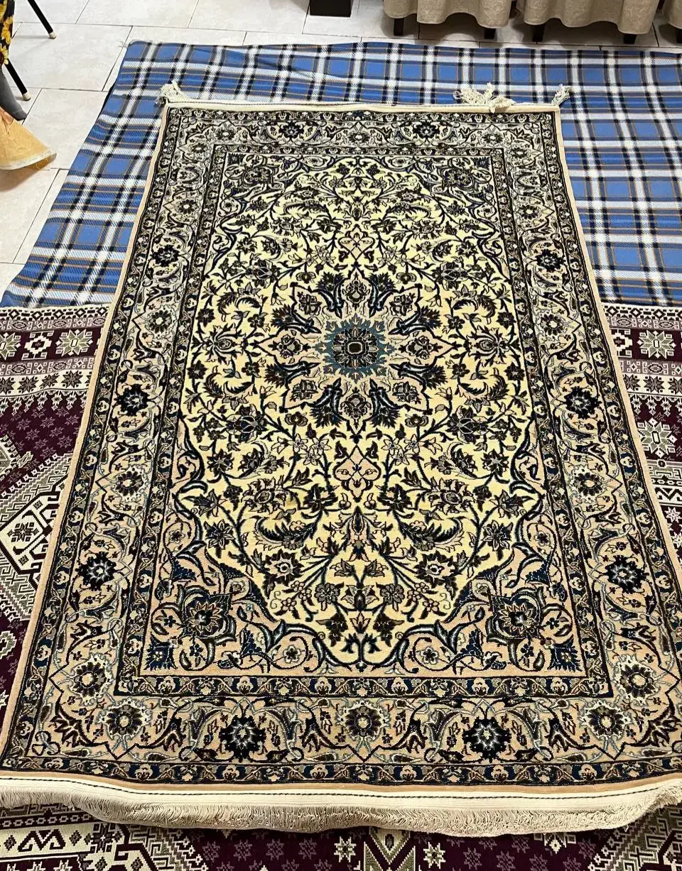 فرش ذرع و نیم قدیمی عتیقه|فرش|تهران, پاسداران|دیوار