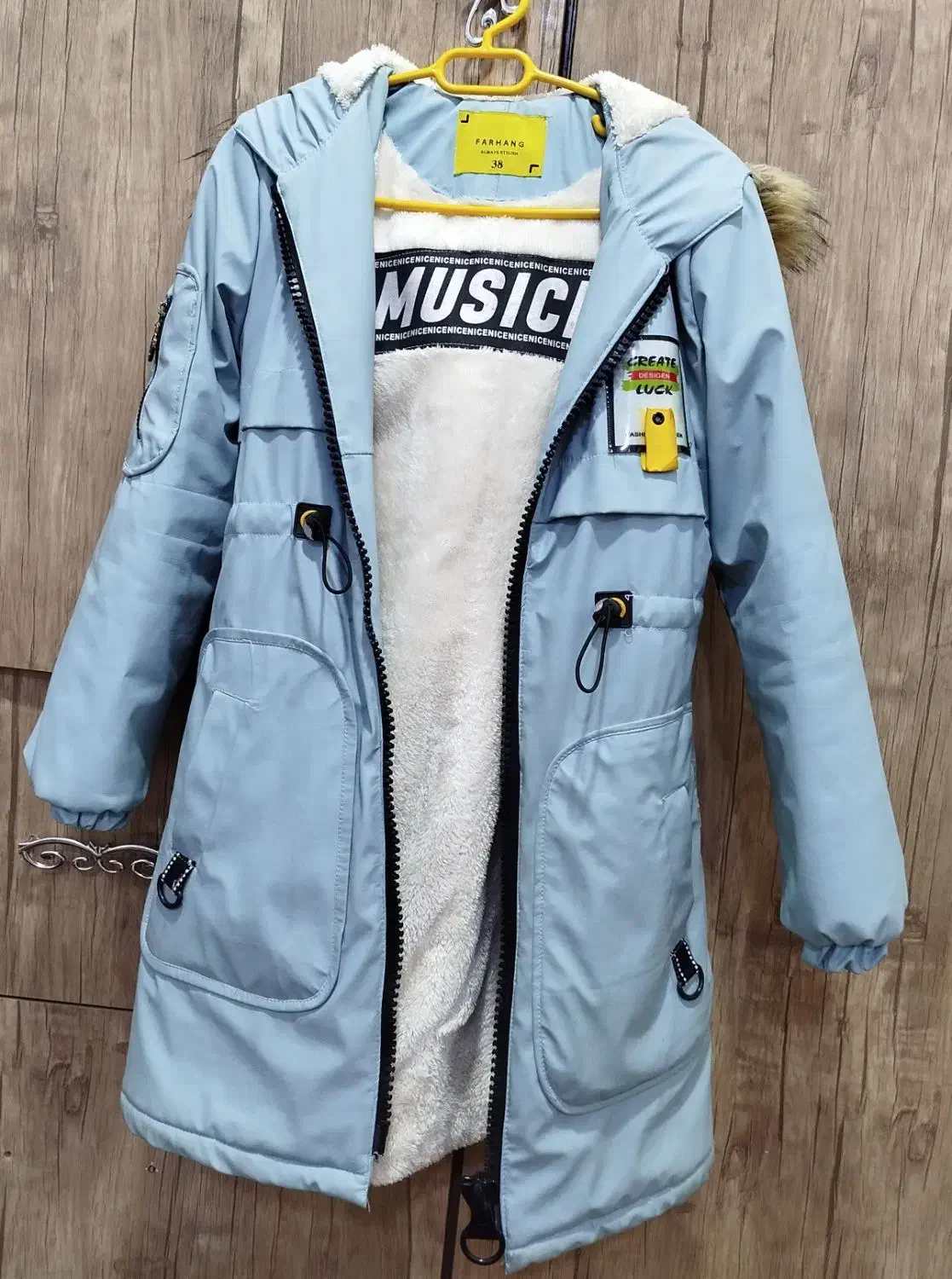 پالتو|لباس|مرند, |دیوار