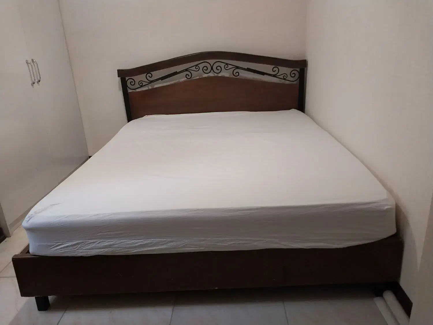 تخت خواب|تخت و سرویس خواب|شاهین‌شهر, خانه کارگر|دیوار