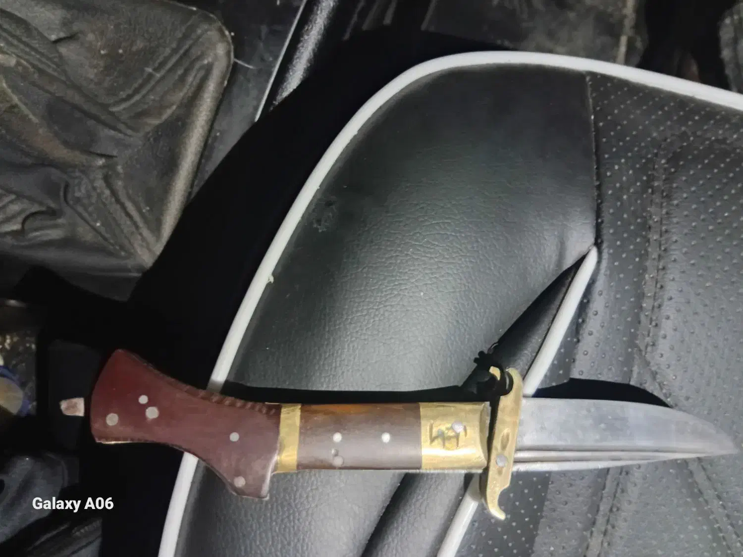 چاقو دنده ای ضامن دار|کلکسیون اشیاء عتیقه|شاهرود, |دیوار