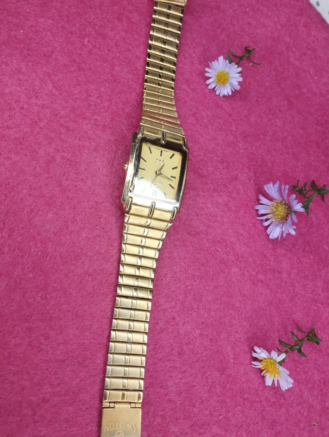 ساعت طلایی استیلی مناسب افراد بزرگسال|ساعت|میاندوآب, |دیوار