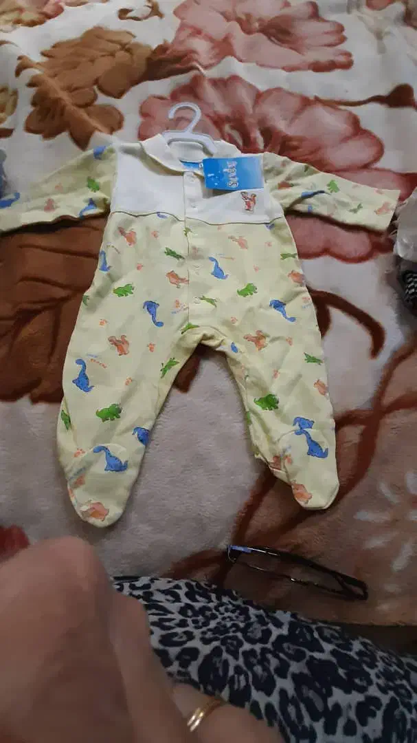 تعداد زیادی لباس|کفش و لباس بچه|بهبهان, |دیوار