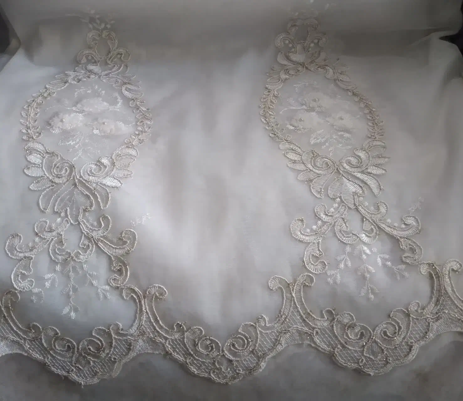 پارچه ی پرده ی خامه دوزی همراه با زیر پرده|پرده، رانر، رومیزی|لنجان, |دیوار