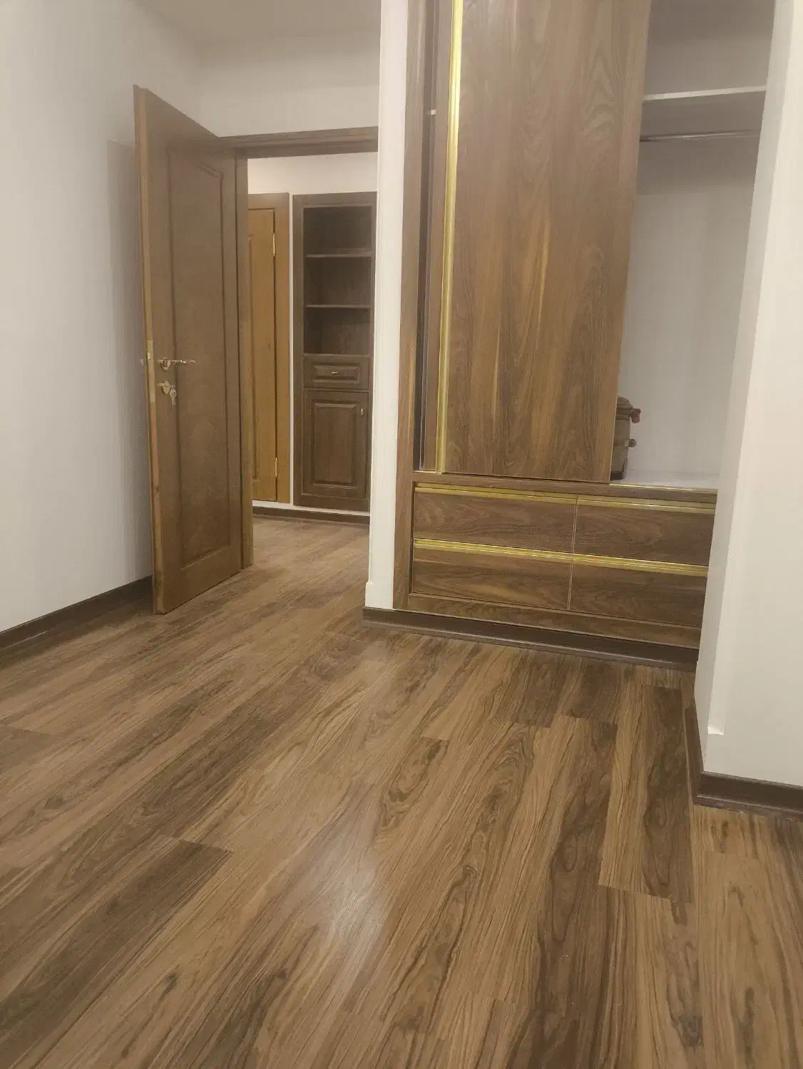 پاسداران/ بوستان ها / دو خواب/ 120متر