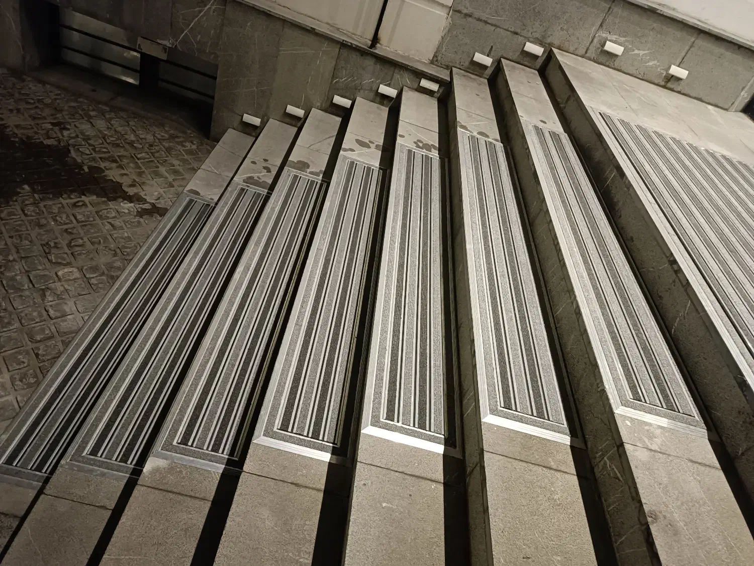 پادری آلومینیومی پله موکت ترک200x26.5اصل باگارانتی|پادری|تهران, هفده شهریور|دیوار