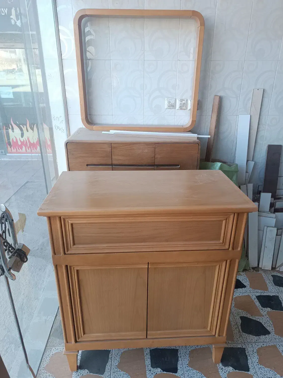 دراور با آینه|جاکفشی، کمد، دراور|نیشابور, شهرک جانبازان|دیوار