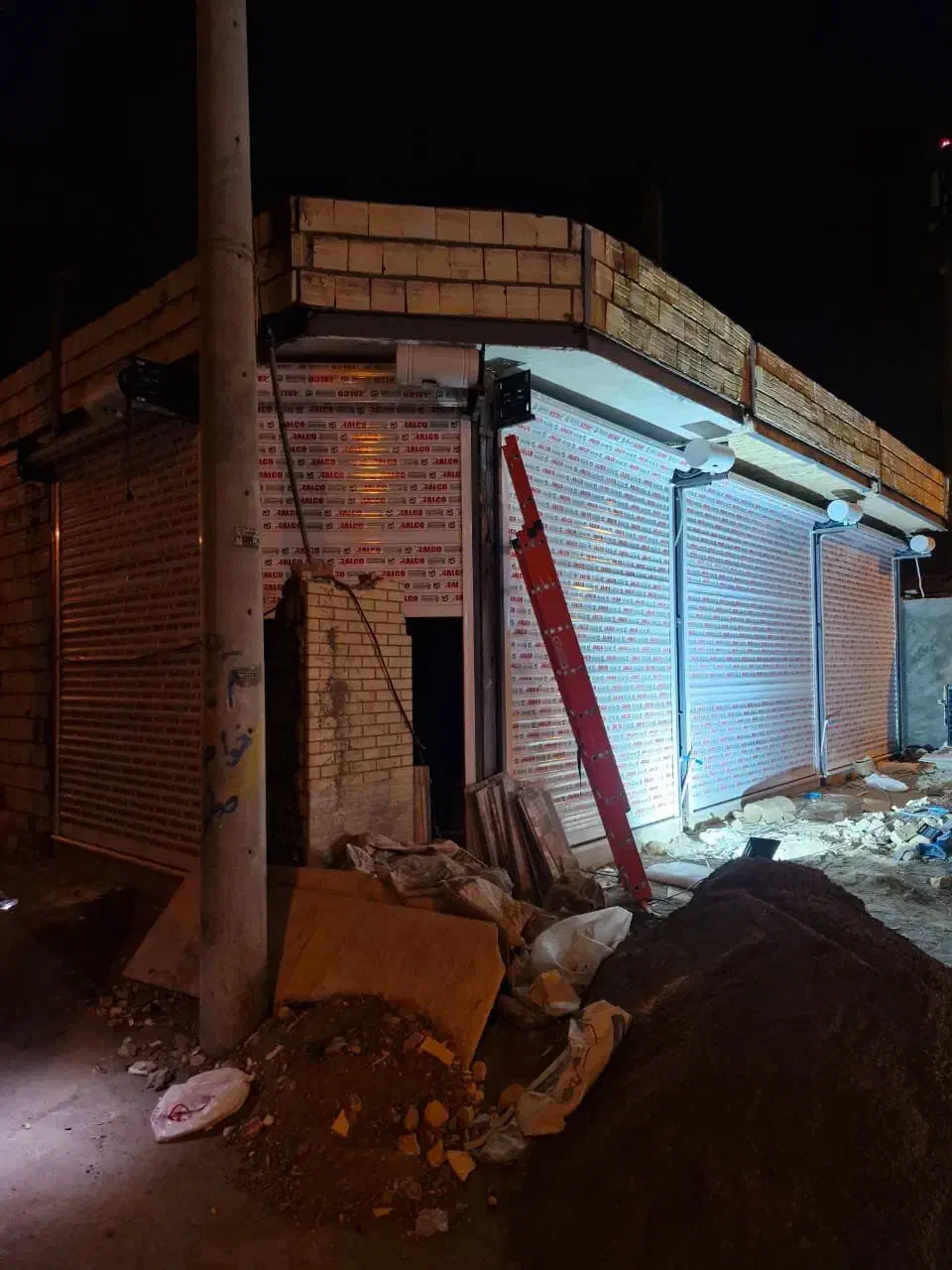 خدمات نصب سایبان برقی کرکره برقی جک برقی|خدمات پیشه و مهارت|نطنز, |دیوار