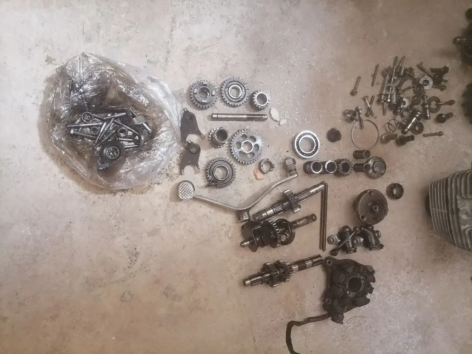 لوازم هندا سیلندوسرسیلند وموتوری معاوضه هم میکنم|قطعات یدکی و لوازم جانبی|فاضل آباد, |دیوار