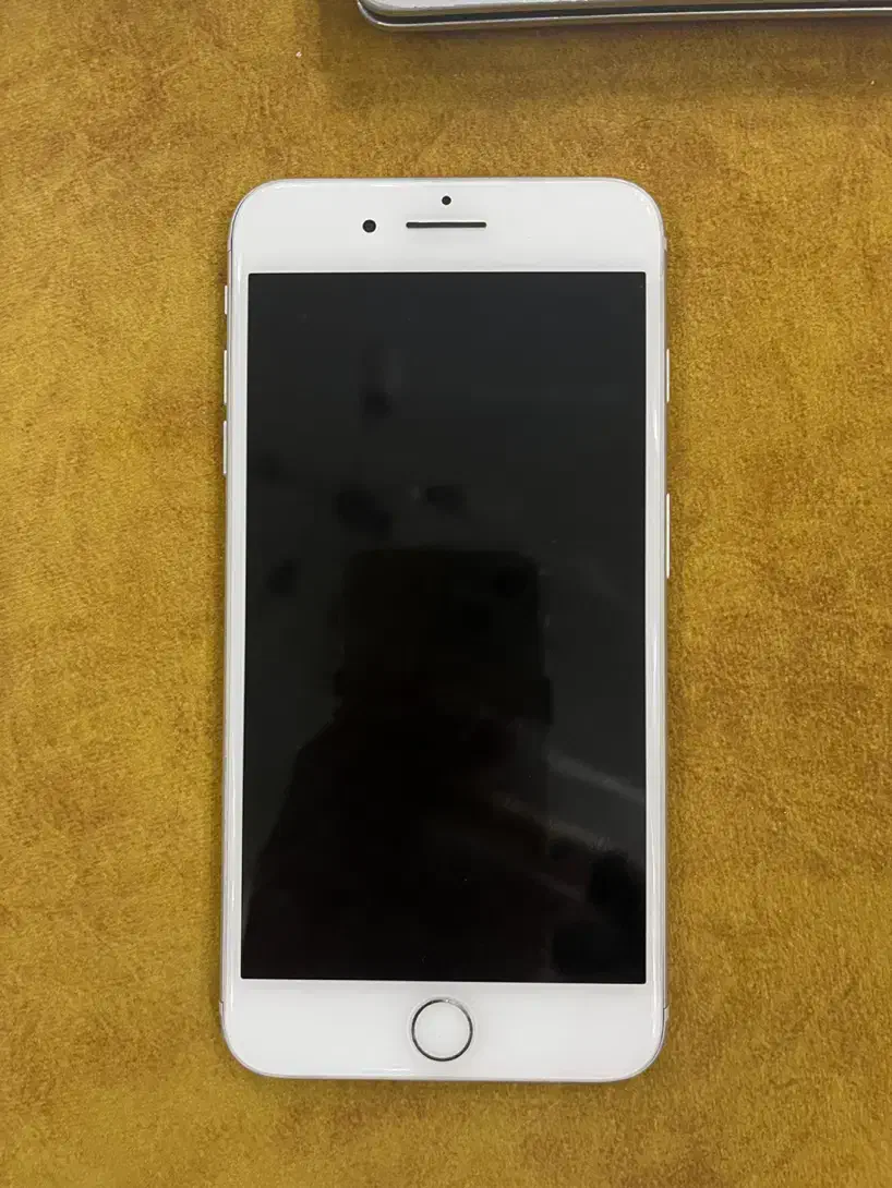 اپل iPhone 7 Plus با حافظهٔ ۱۲۸ خط و خش جزئی|موبایل|تهران, عباس‌آباد|دیوار