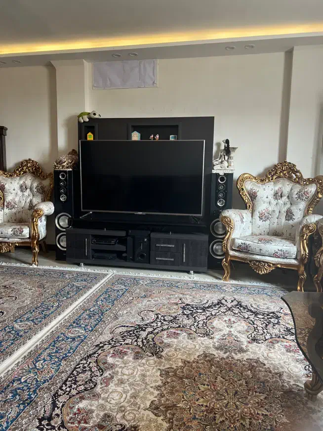 ی دست مبل ۹ نفره درحدنو فروش فوری ب علت جا ب جایی|مبلمان خانگی و میز عسلی|شیراز, شهرک گلستان|دیوار