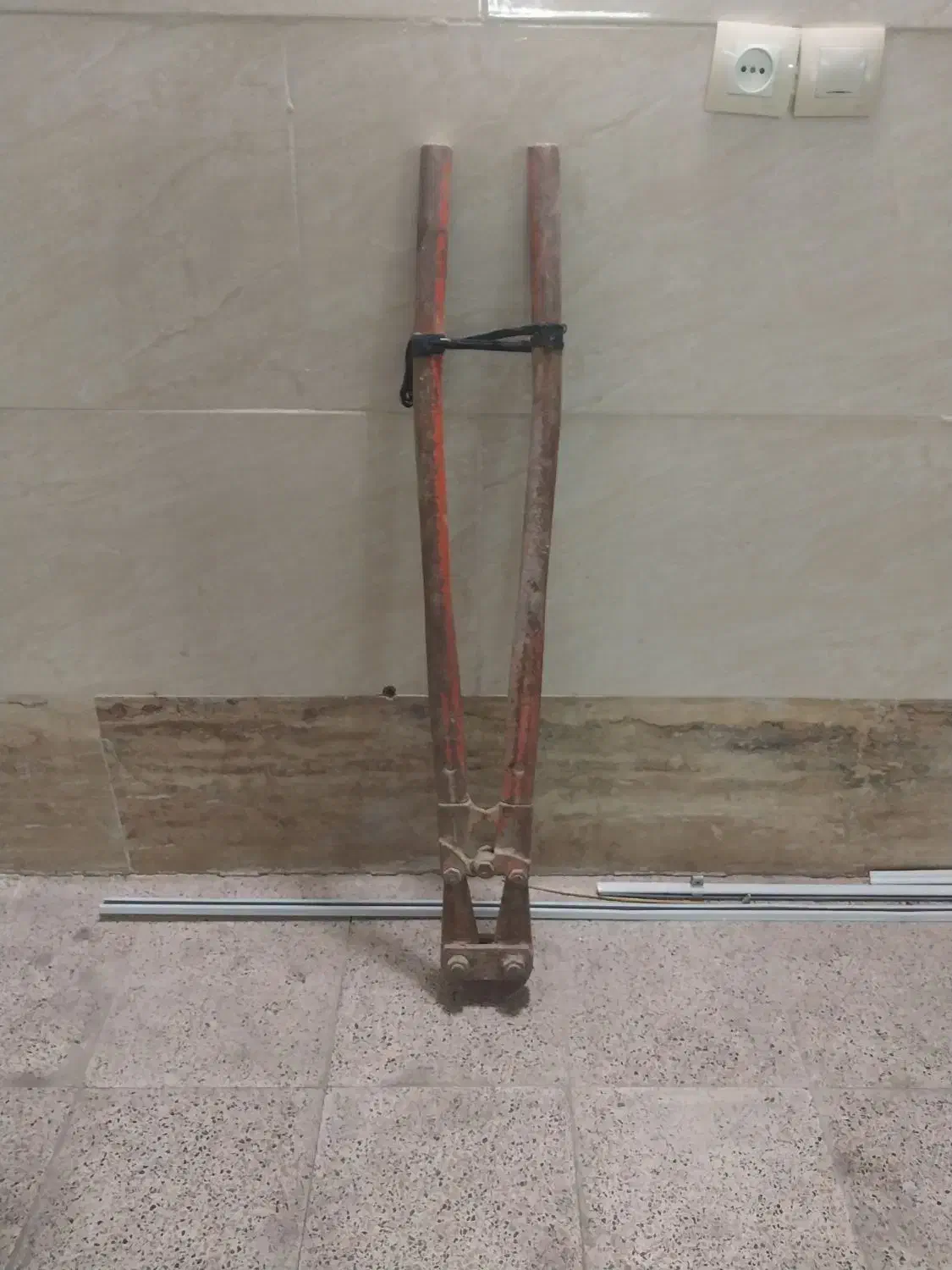 انبر میلگرد|ابزارآلات|اسلام‌شهر, شهرک واوان|دیوار