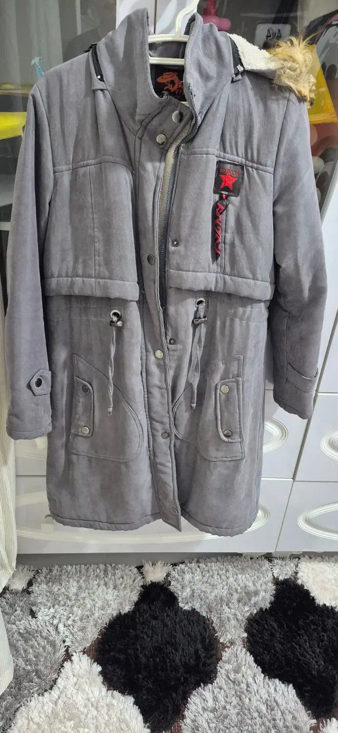 کاپشن|لباس|سلماس, |دیوار