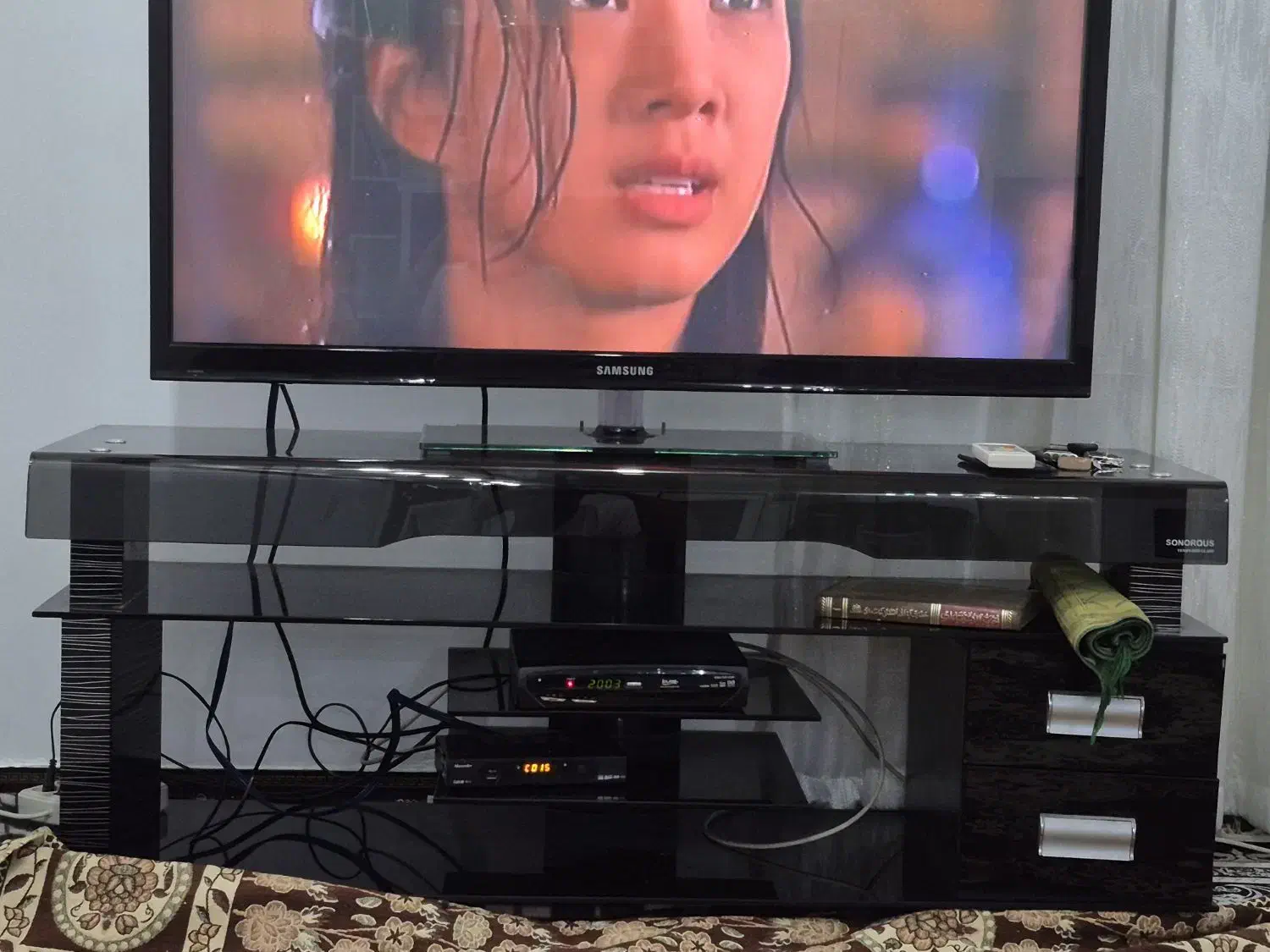 میز تلویزیون سالم و تمیز|میز تلویزیون|اهواز, فولادشهر|دیوار