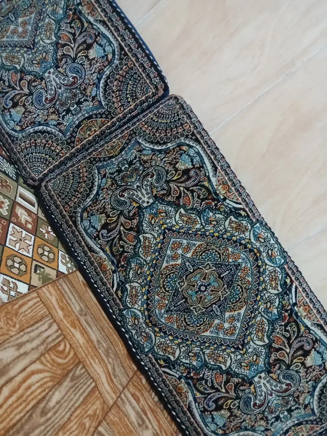 پشتی|پشتی|قم, شهر قائم|دیوار