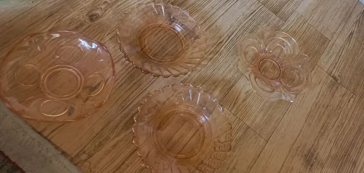 چندین عدد ظروف قدیمی و ترمه|کلکسیون اشیاء عتیقه|رشت, ساغری سازان|دیوار