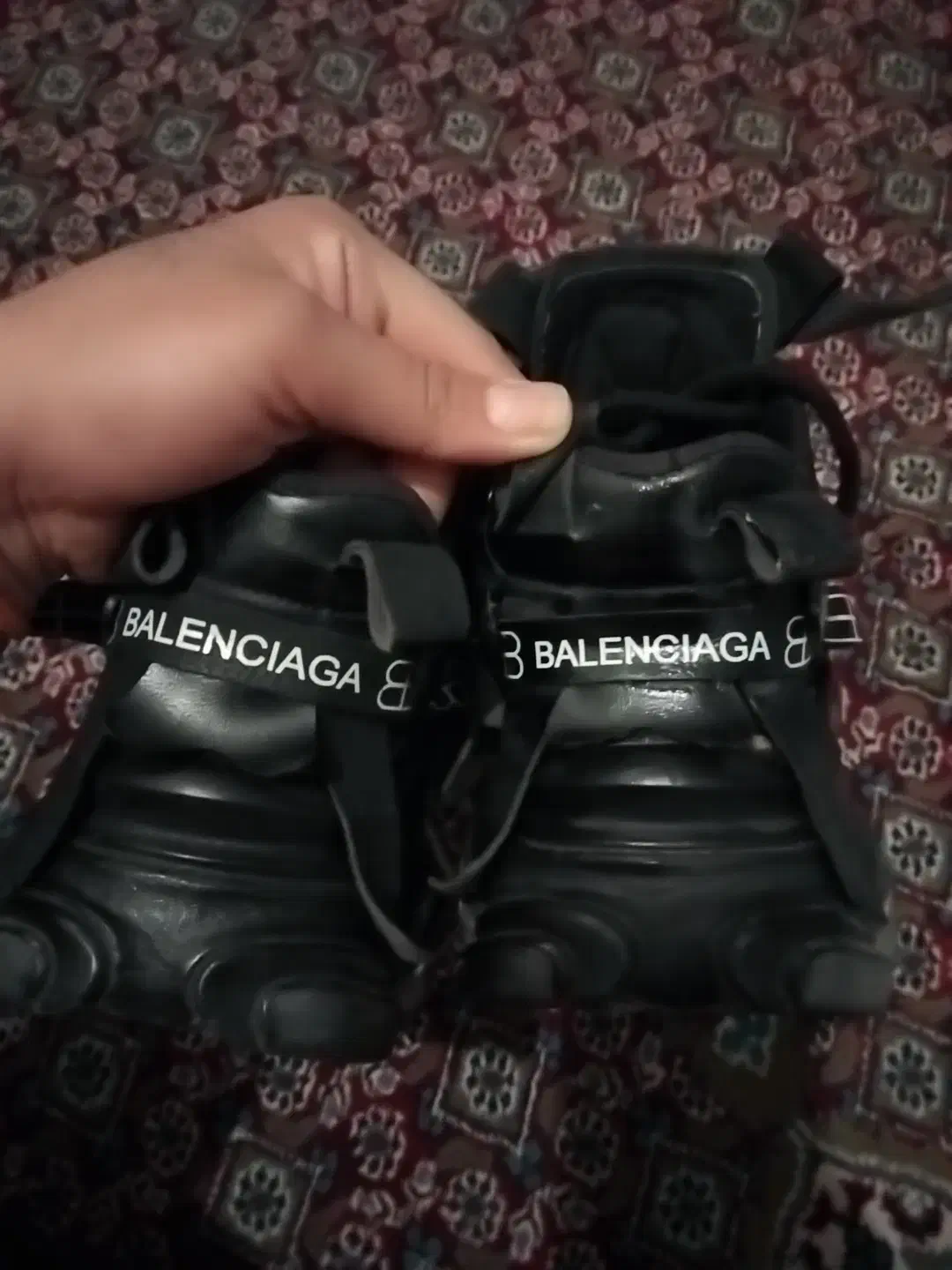 کفش|کیف، کفش، کمربند|قرچک, قشلاق جیتو|دیوار