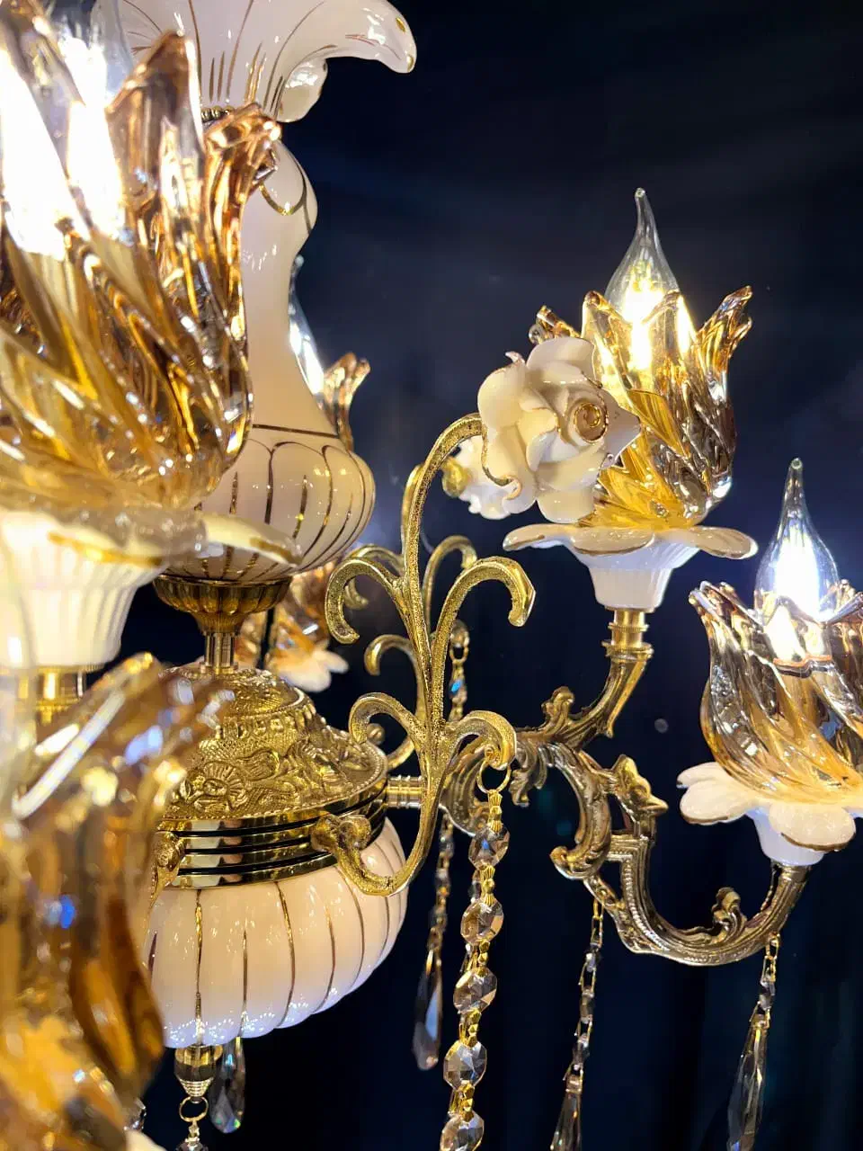 لوسترترکیبی برنز و سرامیک با شاخک گل رز .رستمی|لوستر و چراغ آویز|نظرآباد, نظرآباد|دیوار