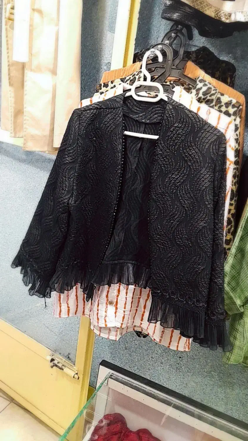 کت مشکی|لباس|کوهدشت, |دیوار