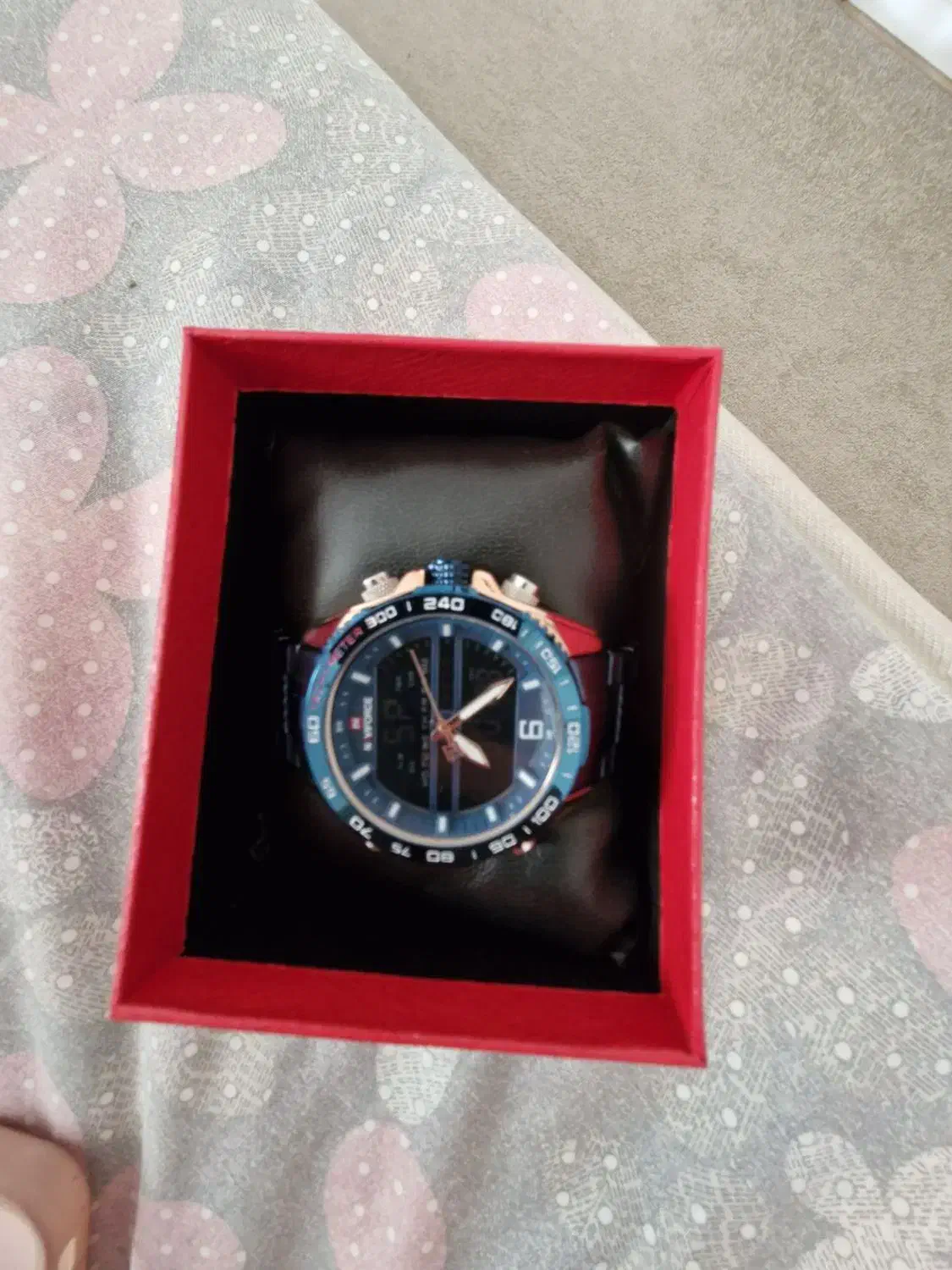 ساعت مچی نو نو|ساعت|شبستر, |دیوار