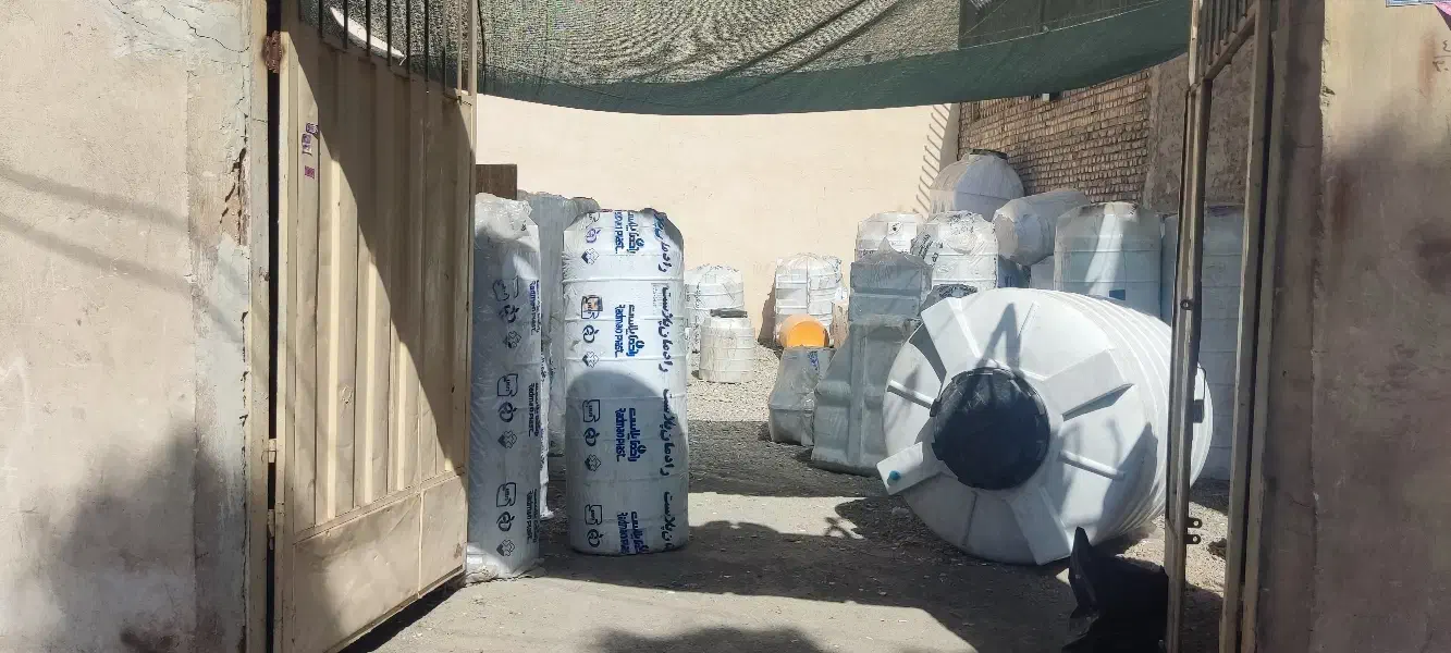 زمین۱۵۰ متری با موقعیت تجاری همراه با دفتر مدیریت|اجارهٔ مغازه و غرفه|اصفهان, لاله|دیوار